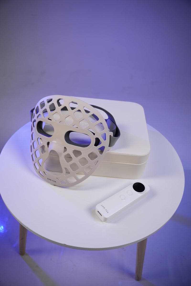 ETERNO LED Face Mask โ 4 Wavelengths, Zero Contact ( SAVE 35% OFF )